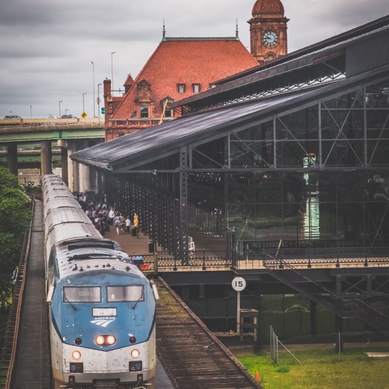 Tren de Amtrak en la estación Main Street en Richmond, Virginia